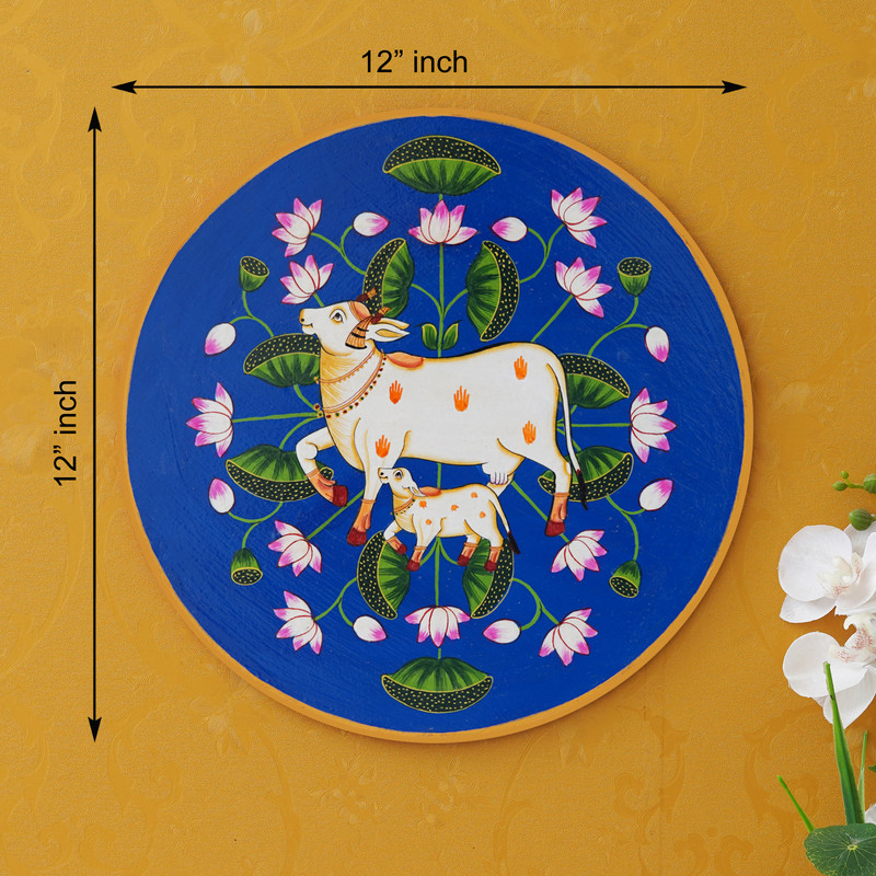 Beautiful mother cow and calf Pichwai artwork – ethnic Indian wall decor symbolizing peace and divinity.