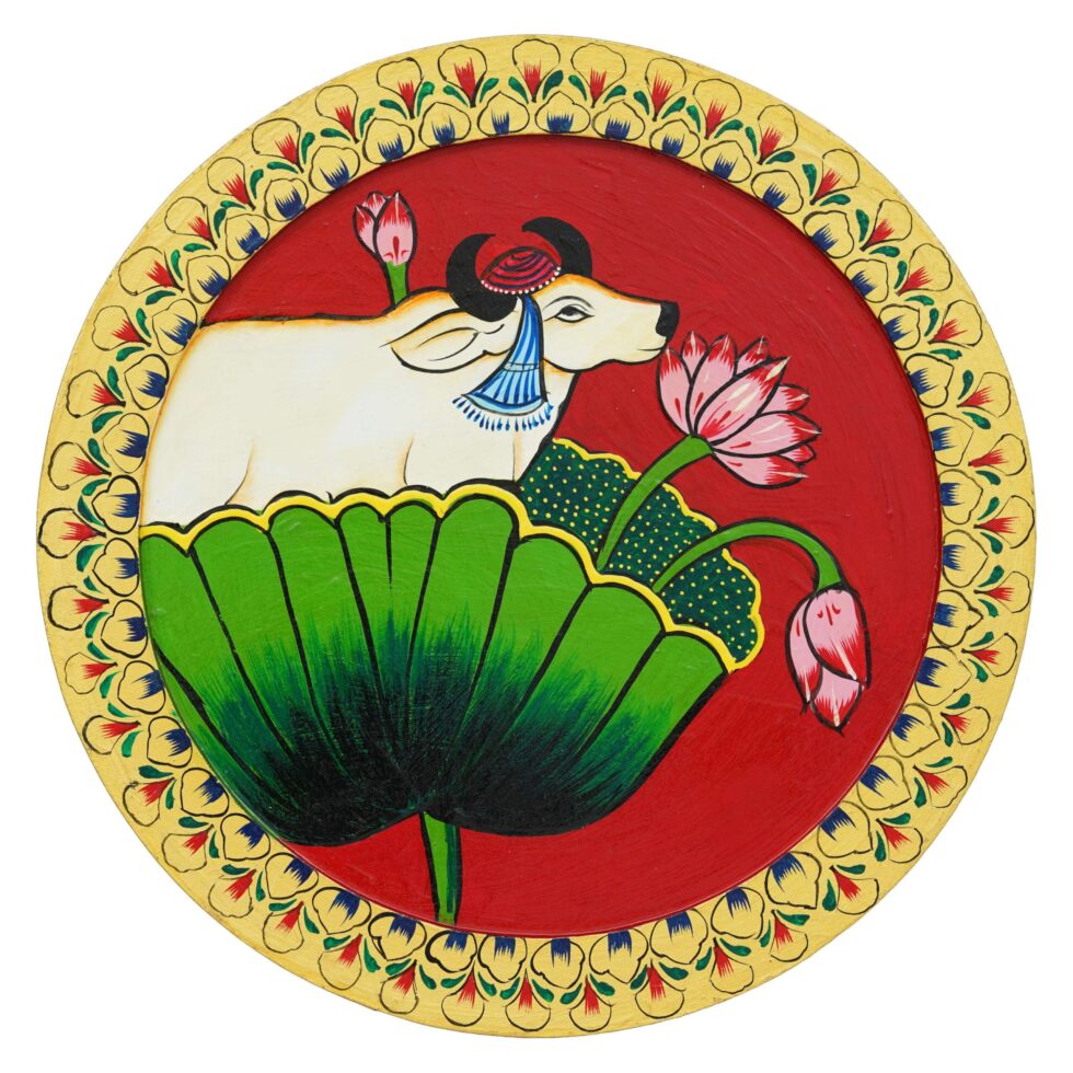 Colorful Pichwai cow painting – heritage-inspired Indian wall decor symbolizing peace and devotion.