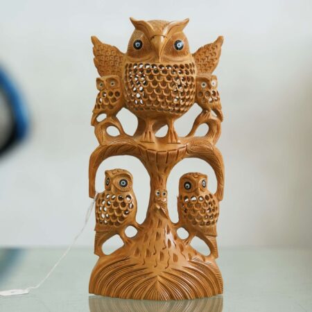 Wooden owl family statue – detailed hand-carved art piece representing good luck and wisdom